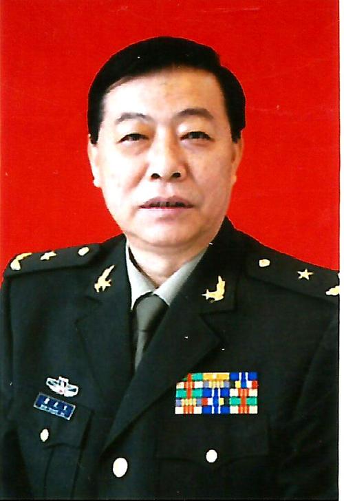  p>翟充民,1951年生,河南灵宝人.大学文化,少将军衔.