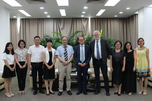 瑞典林雪平大学一行来访医学院
