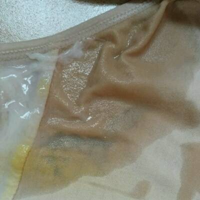 这是羊水破了吗?可是肚子不痛啊