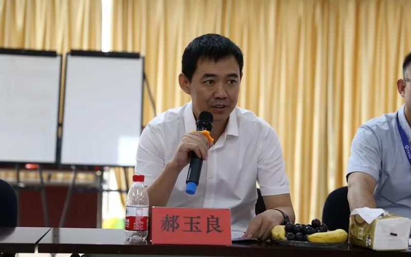 生产运营总监郝玉良表示:应届大学生要积极,主动,迅速融入公司,在学习