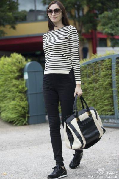 怀孕近六个月,11月5日晚,吴佩慈再度在微博中晒出孕照,除了肚子明显