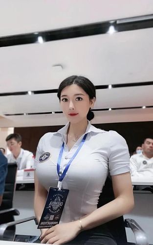 1米78刘太阳健美过分美版卡戴珊也不及去当裁判组委会欠考虑