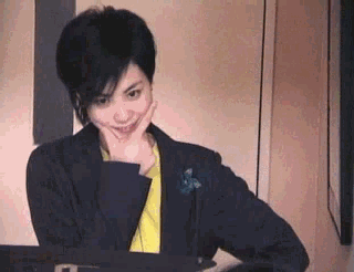 王菲gif可爱gif凹造型gif开心gif大笑gif托腮gif