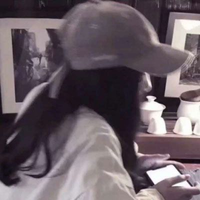 女生戴帽子超霸气头像 作为一个时尚青年