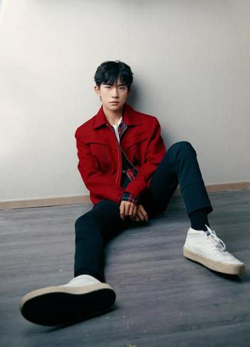 12个专为男生定制的拍照姿势,这样拍阳光,帅气又好看