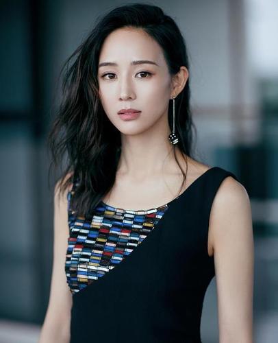 导语:说起张钧甯,想必大家都不会感到陌生,她是自台湾的著名女演员