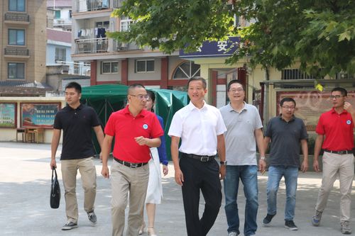 青田县纪委书记周龙到山口镇中学慰问