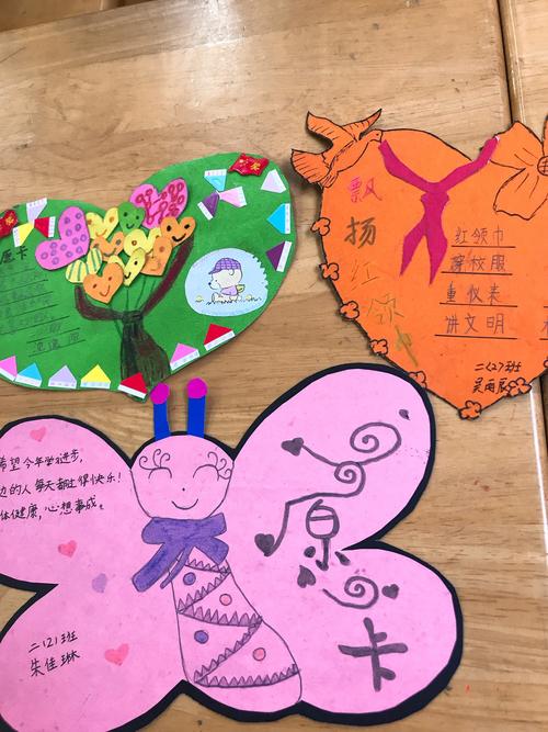 二(2)班红领巾建议卡,心愿卡的制作