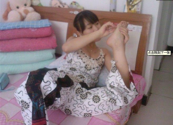 亲,你的脚丫子香么?