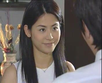 就是左边的这个女人,感觉好面熟```好像和王杰拍过