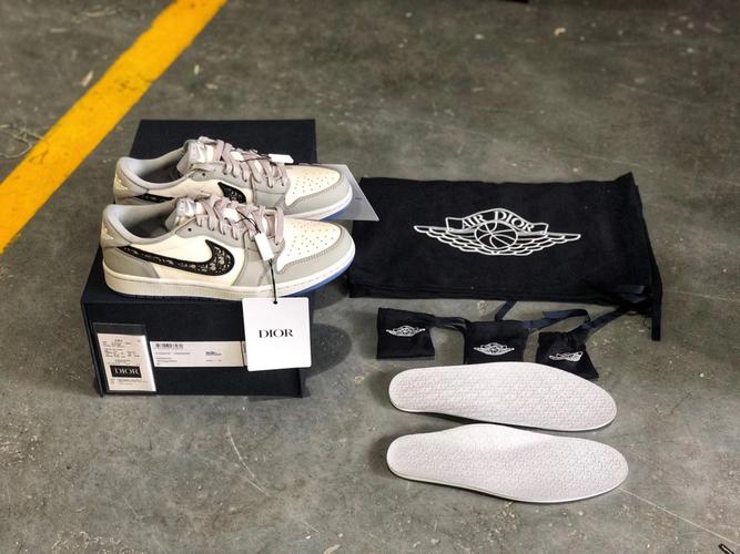 aj1迪奥低帮_迪奥怎么样_airjordan_时尚_鞋靴