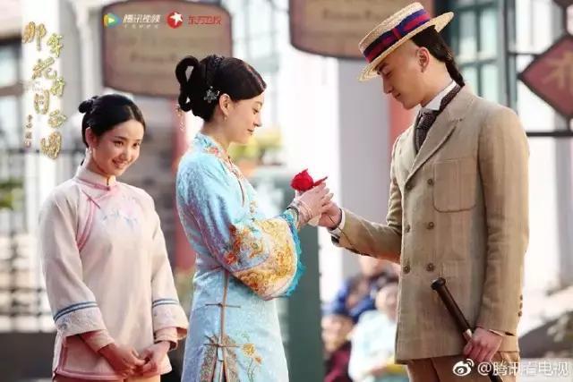 孙俪饰演的周莹是吴家东院的大当家,丈夫吴聘早逝,凭一己之力撑起了