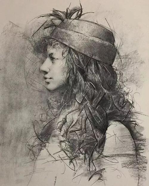 他用木炭条画出来的素描人物,让人惊叹!