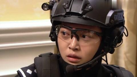 特警力量:身为特警的女儿,龙莎莎义不容辞,甘愿当歹徒