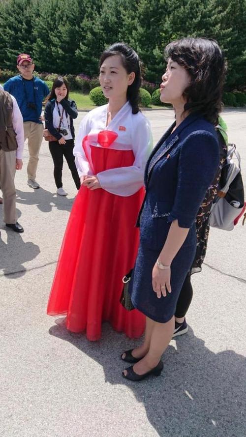 朝鲜女导游很漂亮她们表示也想到中国旅游