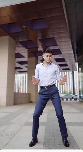 翘臀很会扭的皮鞋黑袜衬衫领带西装男可斯文败类可乖萌小奶狗