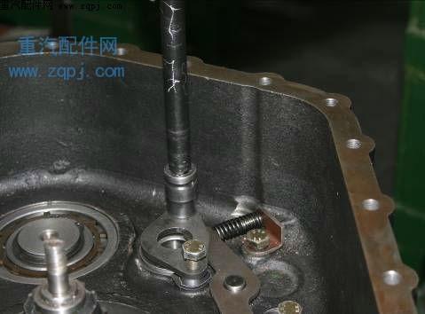 重汽变速箱总成的拆装