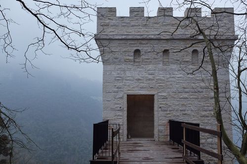 莫干山传奇城堡酒店「裸心堡 」2月面世,我们成了第一批客人!