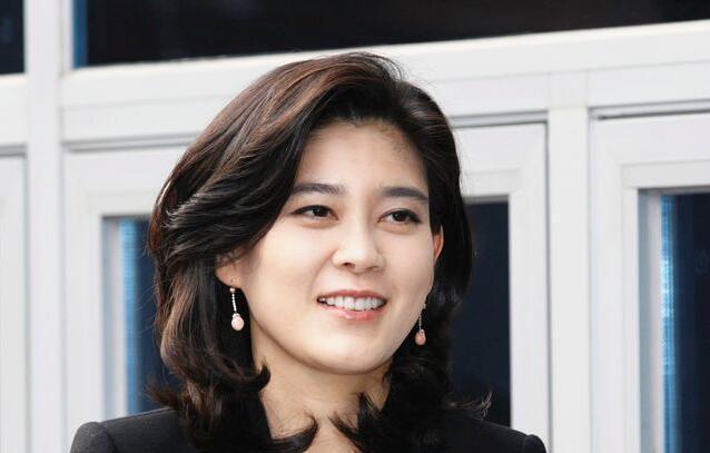 三星太子李在镕风光出狱前妻离婚后牵手影帝一双儿女惹人心疼