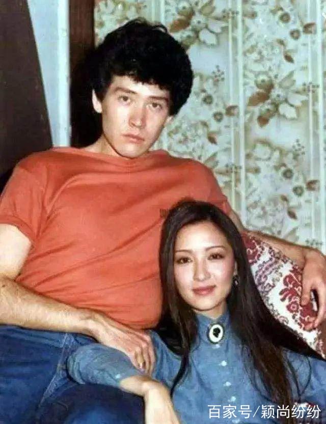 她是费翔初恋女友,后嫁给大14岁天王,结婚24年至今无子仍幸福