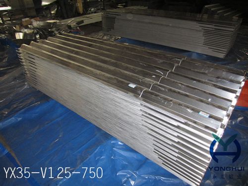 建筑用压型金属板是以镀锌或镀铝锌彩钢板以及合金铝卷,再辅以彩色