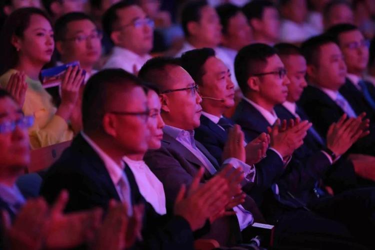 银盛泰集团副董事长兼山东旭辉银盛泰集团董事姜萍女士,银盛泰集团