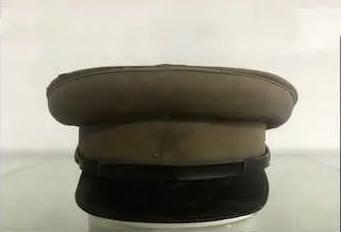 如下图所示,上海志愿军文献馆所藏50式军帽,正是第九兵团所用的春