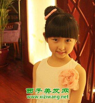 小女孩可爱萝莉发型造型图片