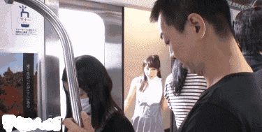 搞笑gif图媳妇生姐姐的气了没想到却以这种方法报复看完笑得我肚子疼