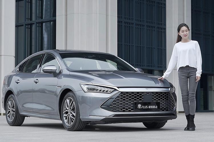 实拍比亚迪秦plus超级混动,龙吟低啸式前格栅 箭羽龙晶led大灯