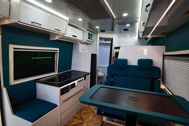 东风超龙房车外观及内饰布局也可以私人定制