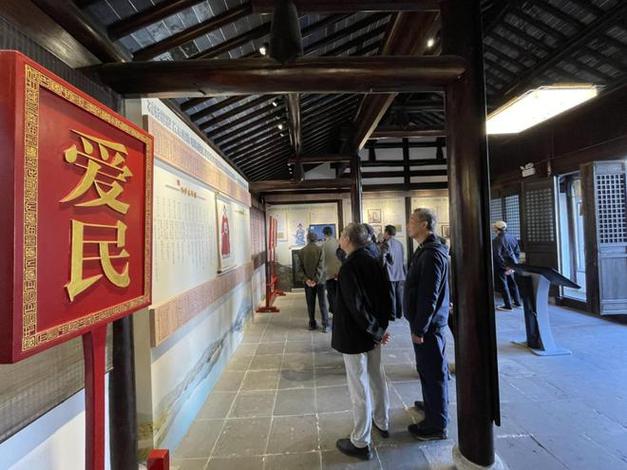 平江街道西北街社区党委:参观"冯梦龙"村,深化廉政教育学习