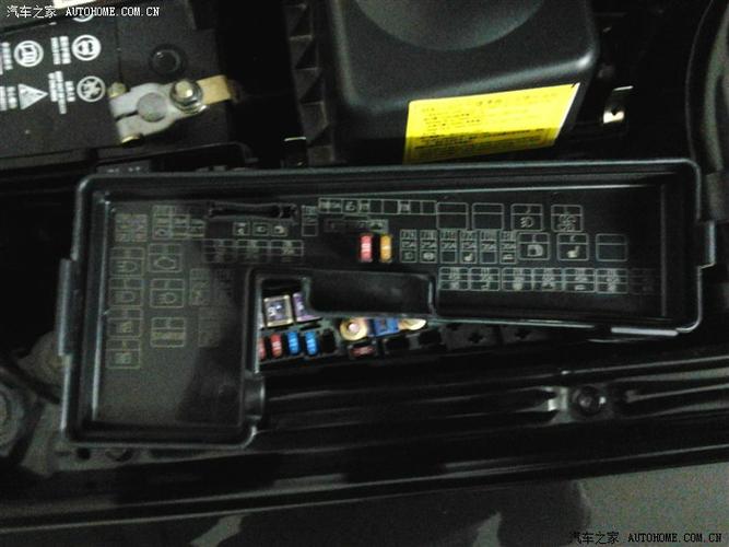 【图】保险盒里的继电器,大伙帮瞧瞧!_帝豪论坛_汽车