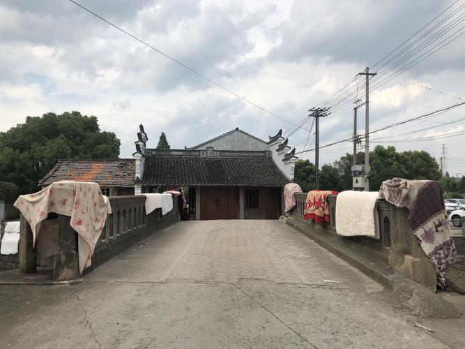 方桥位于浙江省宁波市奉化区江口街道方桥村东北角.