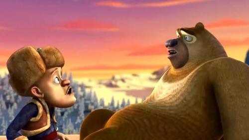 熊出没之过年:光头强上了火车顶,和熊二四目相对,心生感激