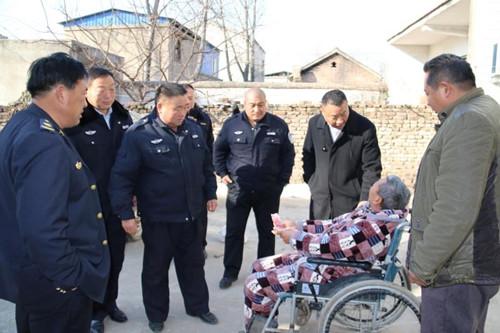 丰县范楼镇城管办用爱心为脑瘤患者发起救助