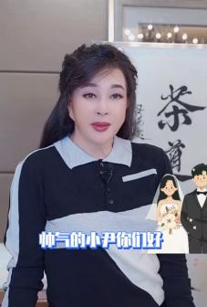 55岁女网红带5个小孩嫁小16岁男友,奢华婚礼曝光,刘晓庆送祝福