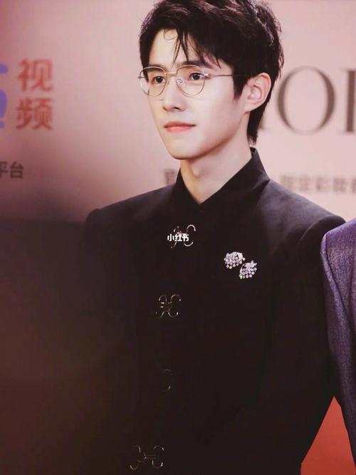 带上眼镜的刘昊然真的是我的取向阻击!_刘昊然_眼镜