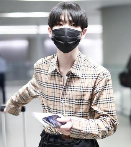 周震南的夏日机场穿搭,时尚前卫充满个性感