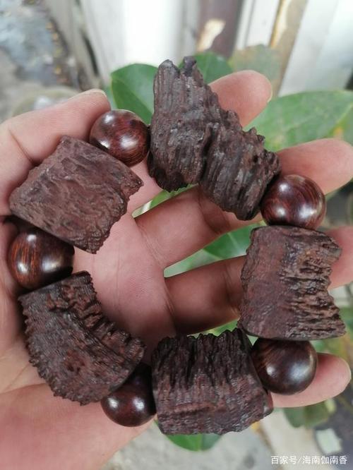 老版伽南香的内容,如新版《辞源》【伽南香】香名,也叫奇南,伽南,迦南