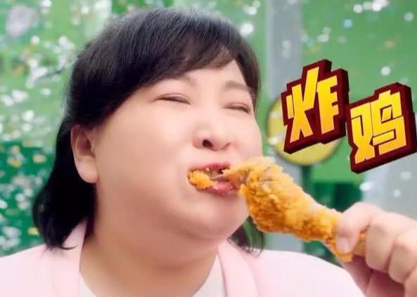 贾玲真是个妙人!和顶流组cp不招反感,拍炸鸡广告让人食欲大增