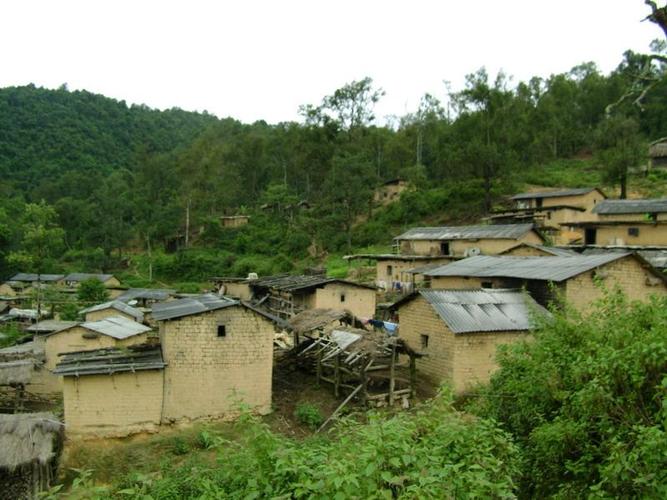 data-lemmaid="1206990">绿春县 /a>大黑山镇东部,辖拉龙,沙倮