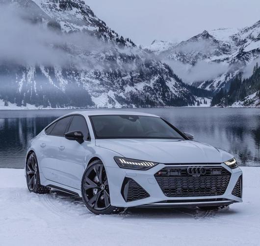 汽车头像雪地里的奥迪rs7