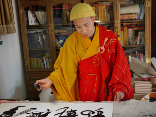 法闻法师:用书法弘扬佛学,作品卖到40万,被誉为佛教书法泰斗