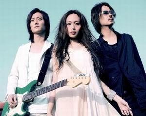 从左至右:吉他手real(黄汉青),主唱faye(詹雯婷),制作人ian(陈建宁)