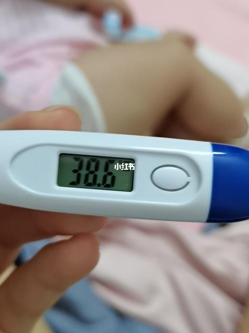 开了药,回来都十一点半了,十二点吐奶了又洗了个温水澡,体温就降