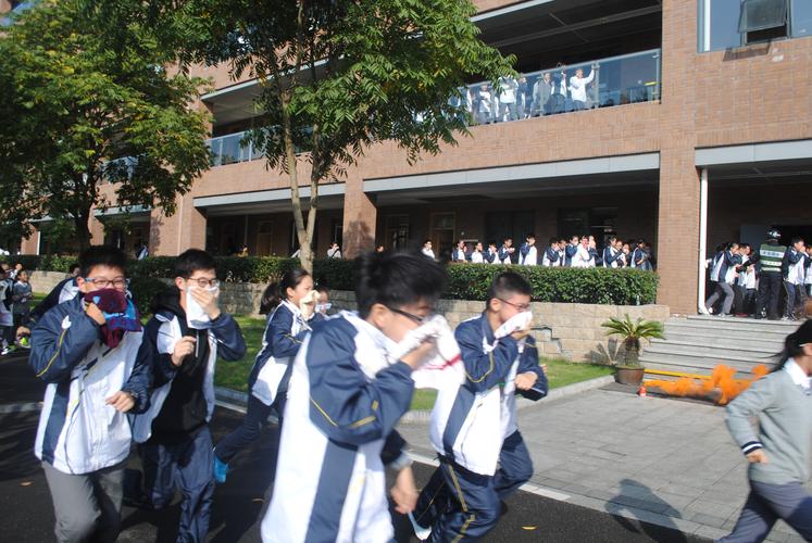 蓝青学校2016年逃生\救护\消防演练