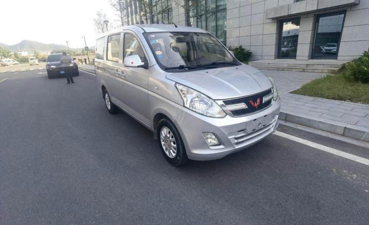 五菱荣光v2016款12l手动标准型