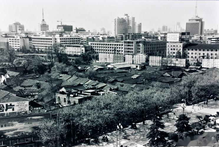 成都老照片有老成都看得出来这是哪一年的天府广场吗