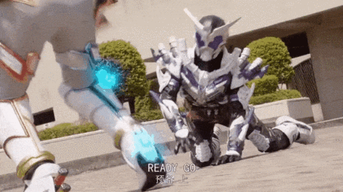 并且刀枪不入,使用必杀技天才攻击和天才粉碎重创了假面骑士狂霸,虽然